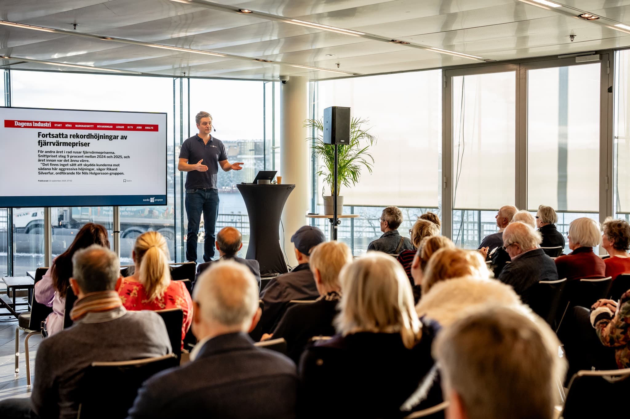 Fredrik Andersson håller en presentation för Nordic Propeye